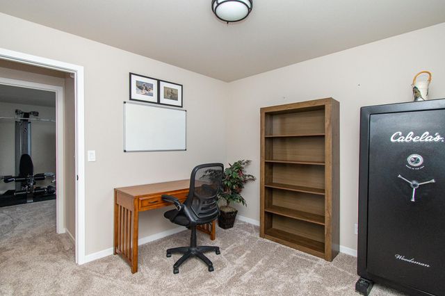 5507 Lori Lane W, West Fargo, ND 58078