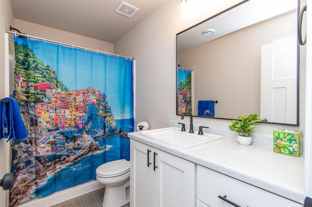 5507 Lori Lane W, West Fargo, ND 58078