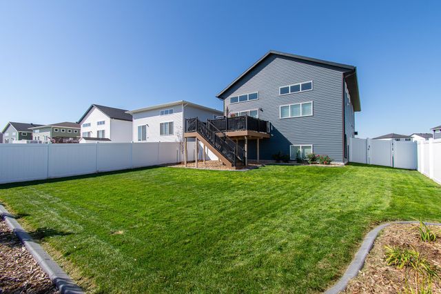 5507 Lori Lane W, West Fargo, ND 58078