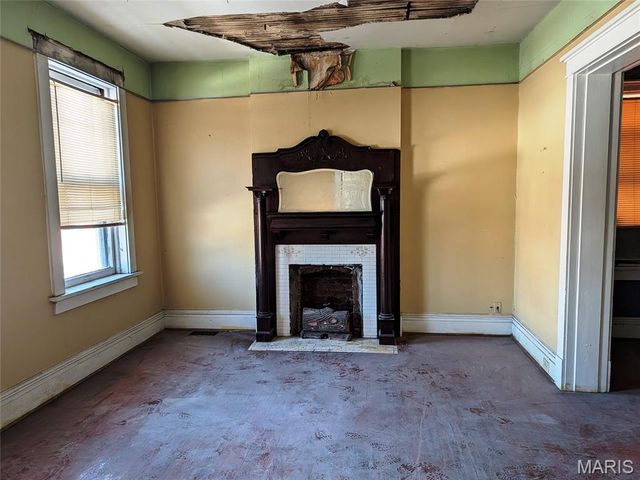 2042 E Adelaide Avenue, St Louis, MO 63107