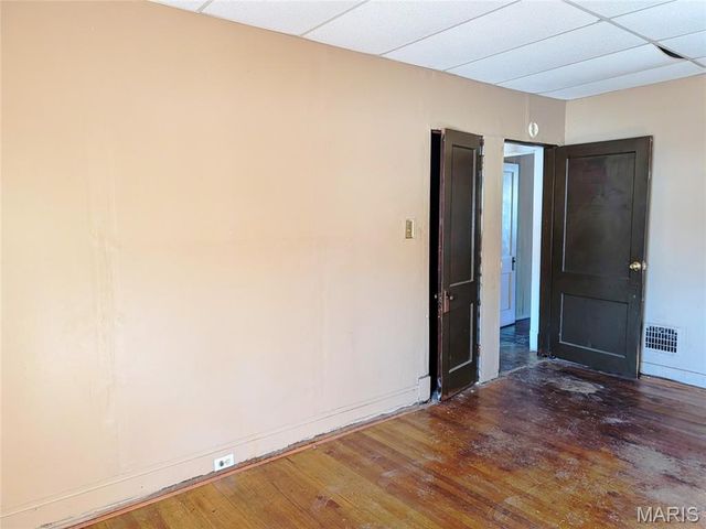 2042 E Adelaide Avenue, St Louis, MO 63107