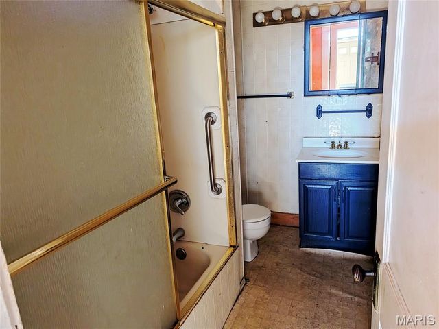 2042 E Adelaide Avenue, St Louis, MO 63107