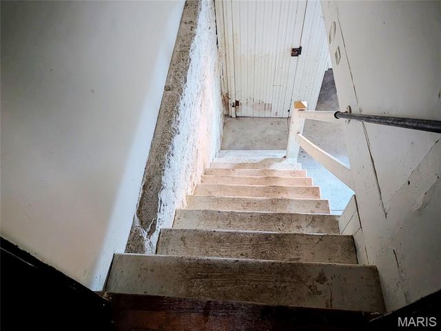 2042 E Adelaide Avenue, St Louis, MO 63107