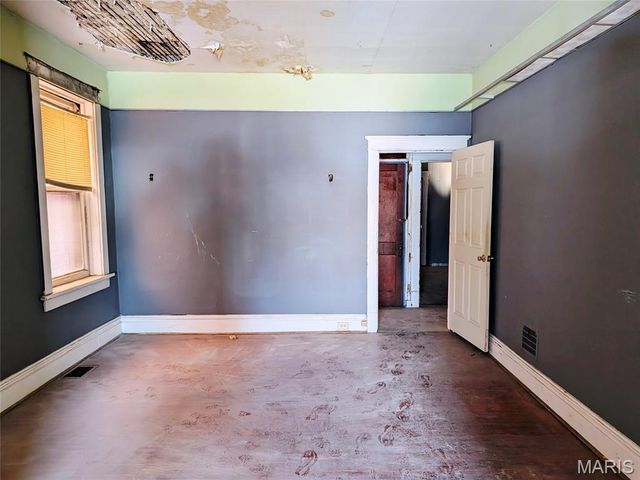 2042 E Adelaide Avenue, St Louis, MO 63107