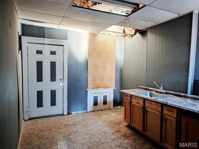 2042 E Adelaide Avenue, St Louis, MO 63107