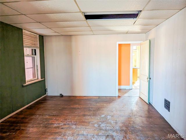 2042 E Adelaide Avenue, St Louis, MO 63107