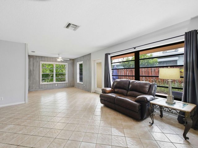 815 South Road, Boynton Beach, FL 33435