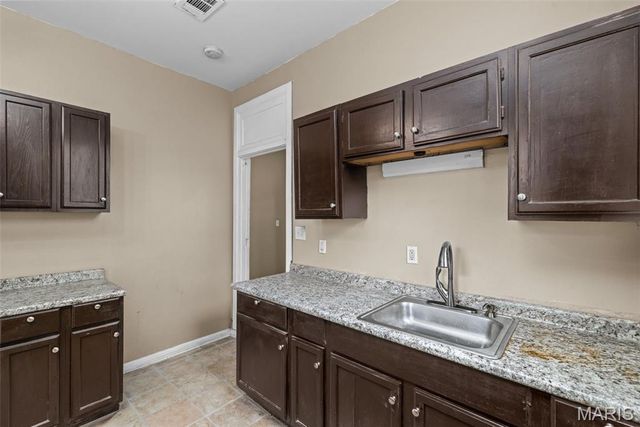 5866 Etzel Avenue, St Louis, MO 63112