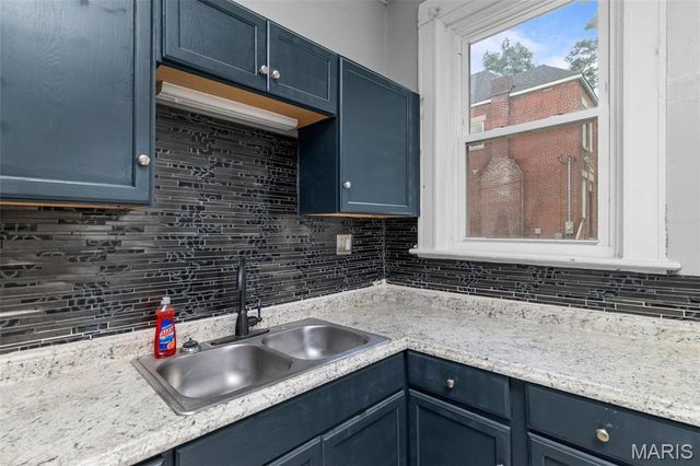 5866 Etzel Avenue, St Louis, MO 63112