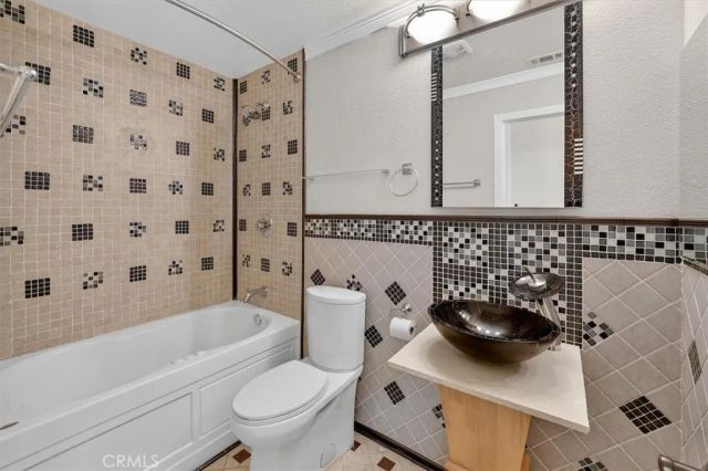 19921 Avenue Of The Oaks, Newhall, CA 91321