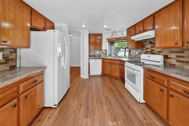 19921 Avenue Of The Oaks, Newhall, CA 91321