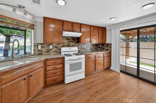 19921 Avenue Of The Oaks, Newhall, CA 91321