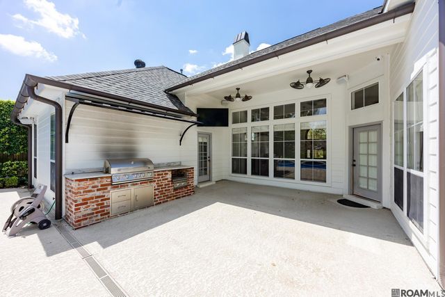 18041 Jefferson Ridge Dr, Baton Rouge, LA 70817