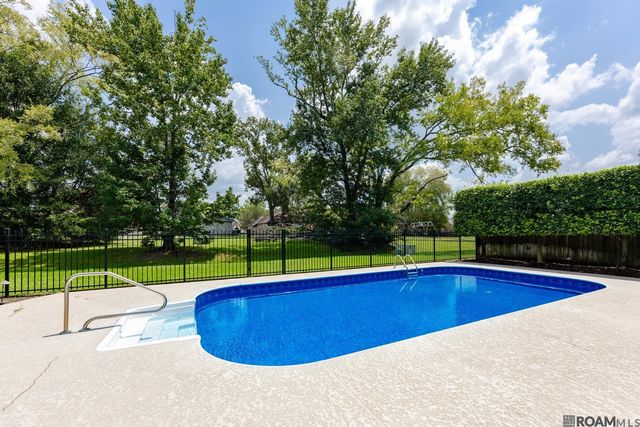 18041 Jefferson Ridge Dr, Baton Rouge, LA 70817
