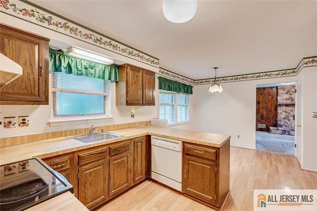 34 Groendyke Lane, Plainsboro, NJ 08536