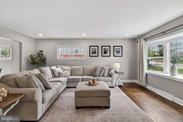 21 RED OAK RD, Oreland, PA 19075