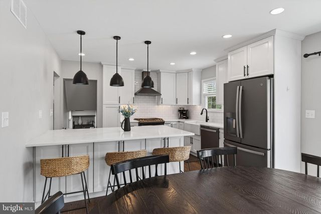 21 RED OAK RD, Oreland, PA 19075