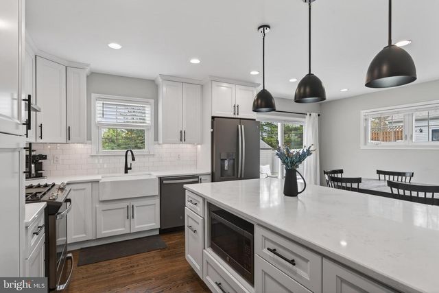 21 RED OAK RD, Oreland, PA 19075