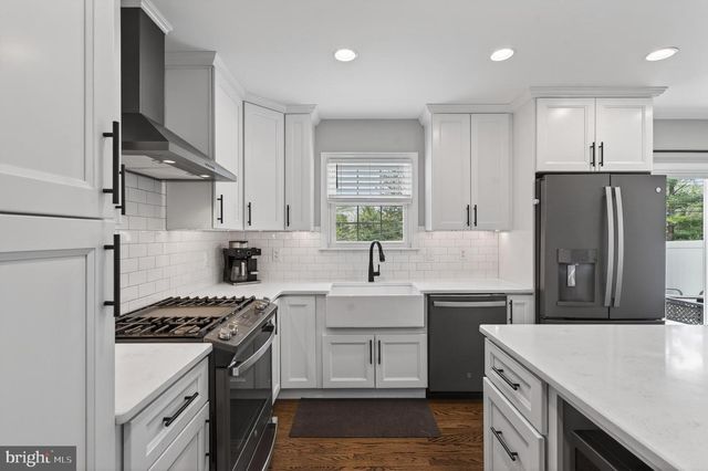 21 RED OAK RD, Oreland, PA 19075