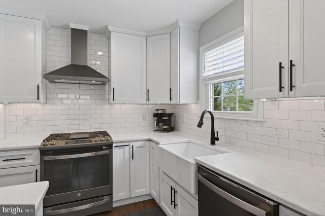 21 RED OAK RD, Oreland, PA 19075