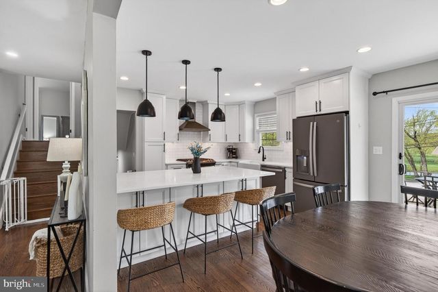 21 RED OAK RD, Oreland, PA 19075