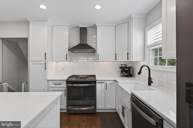 21 RED OAK RD, Oreland, PA 19075