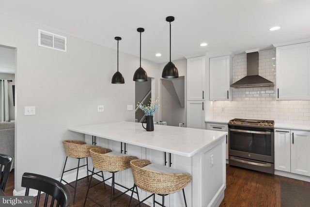 21 RED OAK RD, Oreland, PA 19075