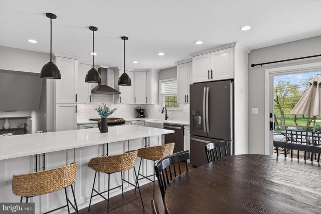 21 RED OAK RD, Oreland, PA 19075