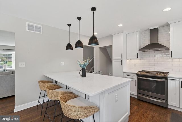 21 RED OAK RD, Oreland, PA 19075