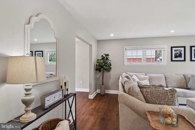 21 RED OAK RD, Oreland, PA 19075