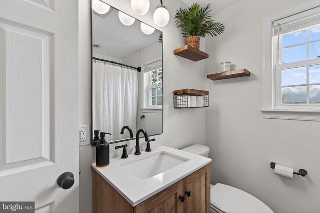 21 RED OAK RD, Oreland, PA 19075