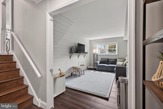 21 RED OAK RD, Oreland, PA 19075