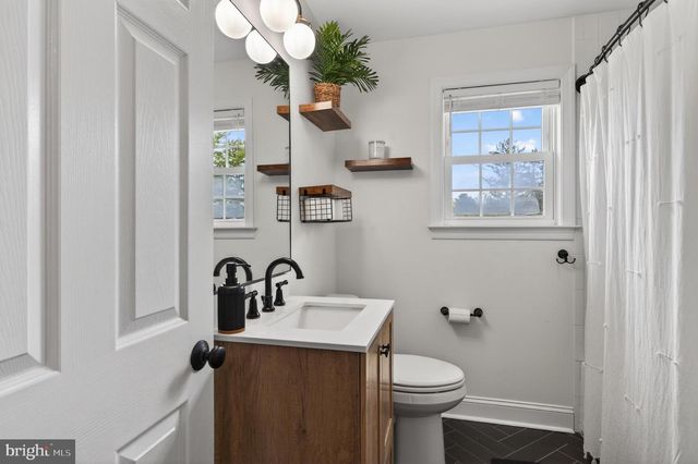 21 RED OAK RD, Oreland, PA 19075