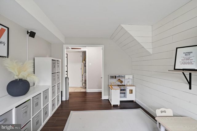 21 RED OAK RD, Oreland, PA 19075