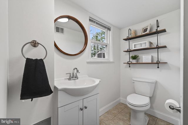 21 RED OAK RD, Oreland, PA 19075