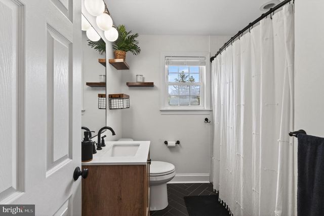 21 RED OAK RD, Oreland, PA 19075