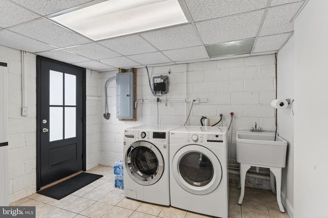 21 RED OAK RD, Oreland, PA 19075