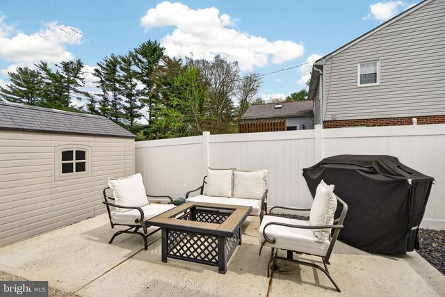 21 RED OAK RD, Oreland, PA 19075