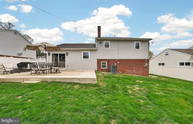 21 RED OAK RD, Oreland, PA 19075