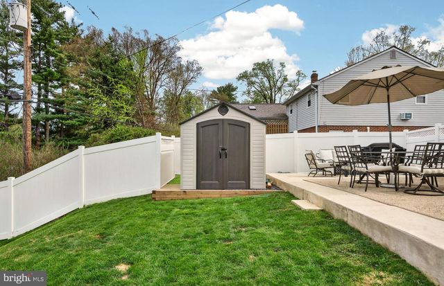 21 RED OAK RD, Oreland, PA 19075