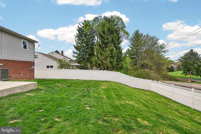 21 RED OAK RD, Oreland, PA 19075