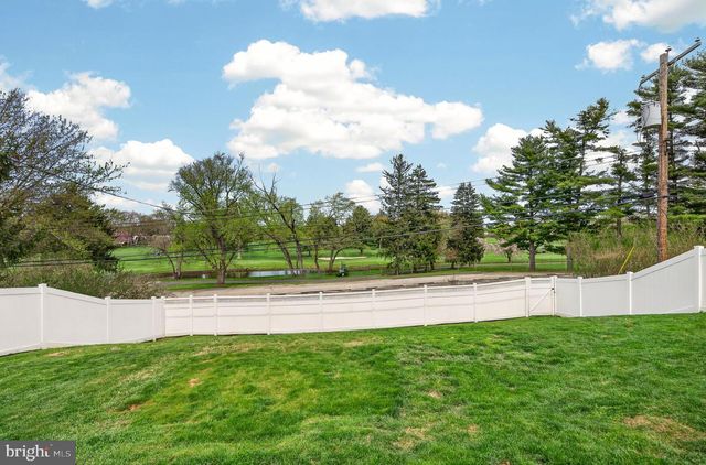 21 RED OAK RD, Oreland, PA 19075