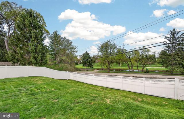 21 RED OAK RD, Oreland, PA 19075