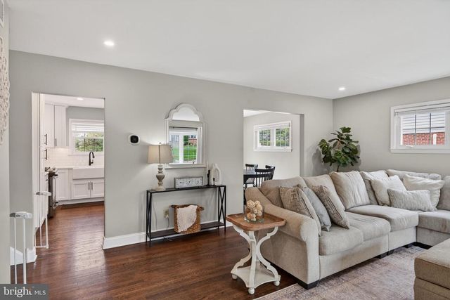 21 RED OAK RD, Oreland, PA 19075