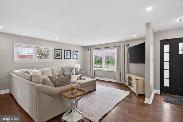 21 RED OAK RD, Oreland, PA 19075