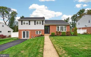 21 RED OAK RD, Oreland, PA 19075