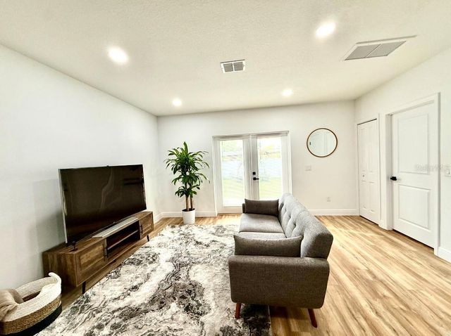 8108 N GREENWOOD AVENUE, Tampa, FL 33604