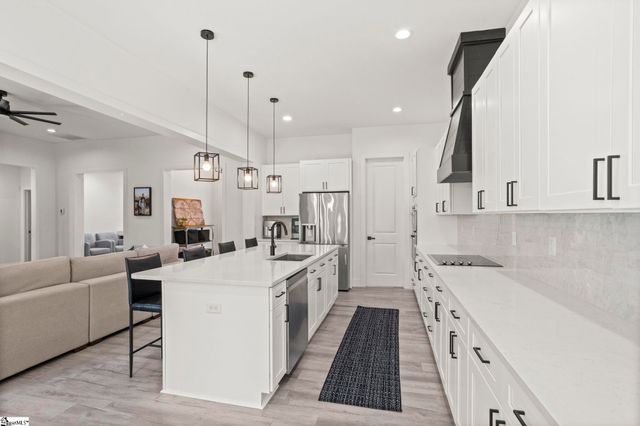 433 Lynn Road, Taylors, SC 29687