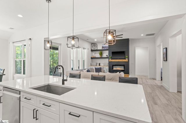 433 Lynn Road, Taylors, SC 29687