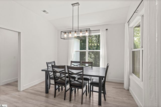 433 Lynn Road, Taylors, SC 29687